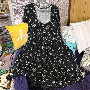 Torrid Gray and White Floral Jersey Dress size 2